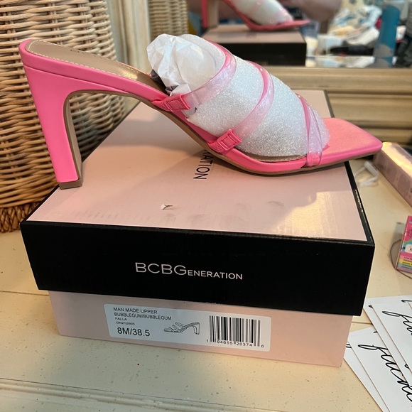 BCBG Falla SANDALS NIB SZ 8 Pink - Picture 1 of 4
